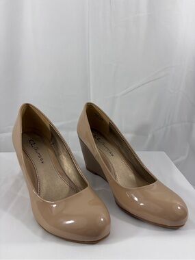 NWT CL by Laundry Women’s Size 7.5 Nude Wedge Pumps